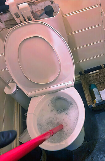 https://blockeddrainshamiltonhill.com.au/uploads/2025/07/blocked-toilet-74011.jpg